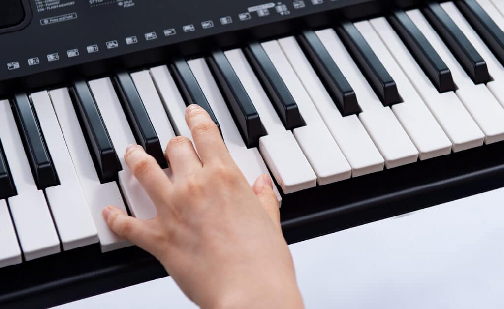 PSR-E373_Spec07_arpeggio_FB_1200_628-1024×628 (1)